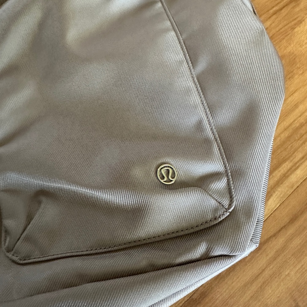 NWT Lululemon City Adventurer Tote Dark Chrome 24L - Picture 4 of 13